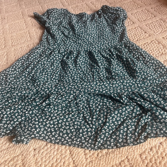 Green American eagle green short sundress with a flower pattern - Picture 1 of 4